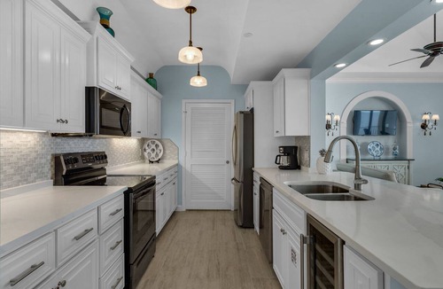 Long Beach Condo | Long Beach 2 Bedroom Penthouse condo with 2 Seasonal Beach Chairs with Umbrella