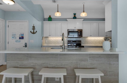 Long Beach Condo | Long Beach 2 Bedroom Penthouse condo with 2 Seasonal Beach Chairs with Umbrella