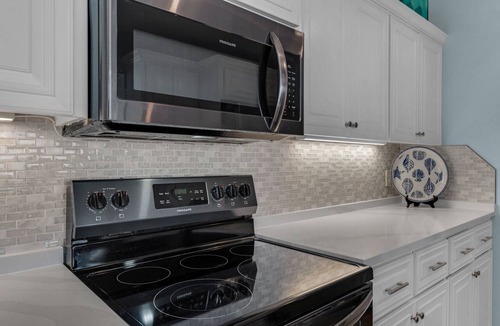 Long Beach Condo | Long Beach 2 Bedroom Penthouse condo with 2 Seasonal Beach Chairs with Umbrella