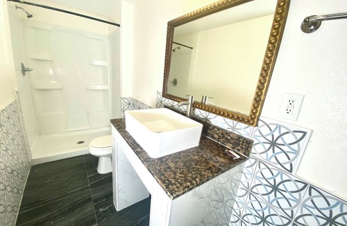 Hellman Street Hotel | LONG BEACH MOTEL
