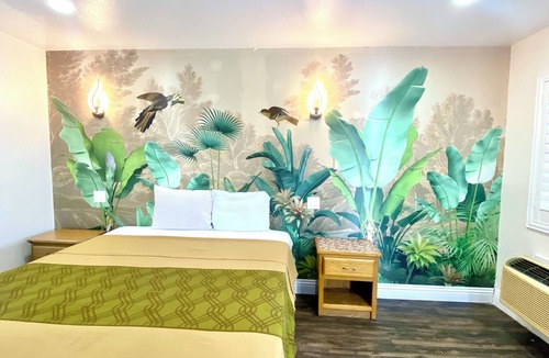 Hellman Street Hotel | LONG BEACH MOTEL