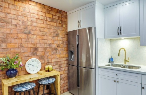 East Village Apartment | Long Beach Vacation Rental < 1 Mi to Beach!