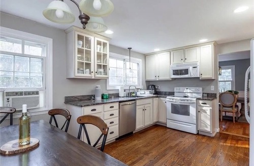 Bethlehem Village House | Long Meadow Manor, Heated Pool, Family game room, Apple picking and Lake nearby