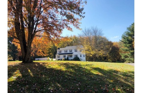 Bethlehem Village House | Long Meadow Manor, Heated Pool, Family game room, Apple picking and Lake nearby