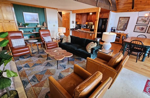 Beech Mountain House | Long Range Views, 1/2 Mile to Ski Slope! Secluded end unit.