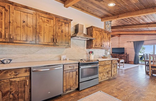 Maggie Valley House | Long Range VIEWS AT 5100 FT! High-Speed Wifi, Pool Table, Large Covered Porch!