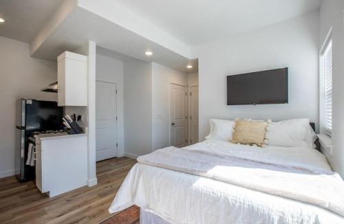 American Fork Apartment | Long Stays | Fast Wifi | New Basement Studio