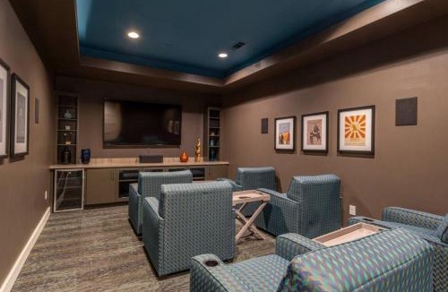 West Oak Hill Apartment | Long Stays Welcome, Pool, Free Parking, and Balcony