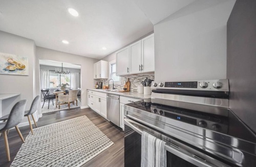 Mayfield Heights House | LONG TERM 30 plus days only, 3 Bedroom: King suite Mayfield