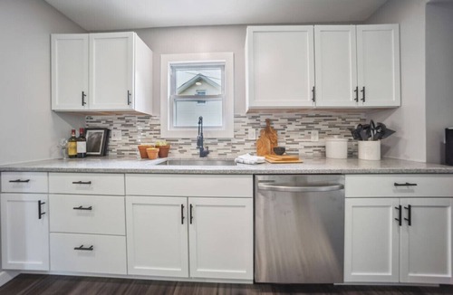Mayfield Heights House | LONG TERM 30 plus days only, 3 Bedroom: King suite Mayfield