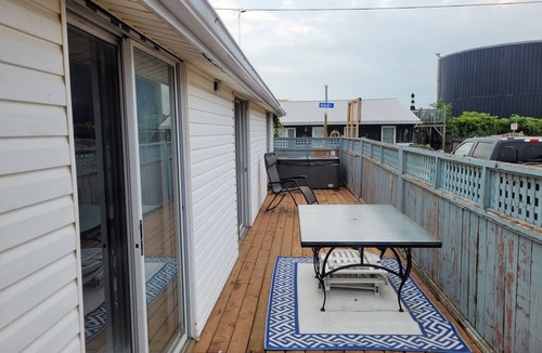 Port Stanley Cottage | Long term only - Charming 4-bedroom beachfront cottage with AC, WiFi, Hot Tub.