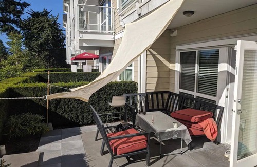 Burnaby Condo | [LONG-TERM] Stunning room near Skytrain, park. Remote worker dream. Netflix/HDTV