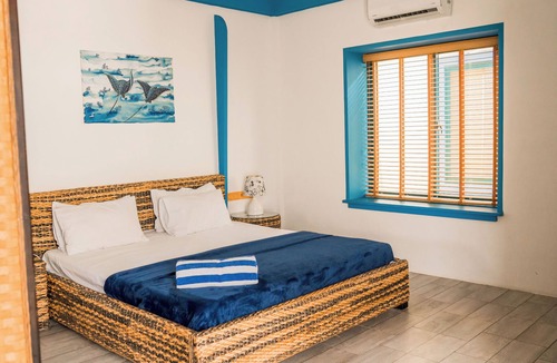 Gan House | LongBeach Laamu