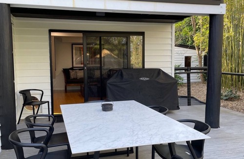 Sunrise Beach House | Longboard Beach House - WiFi (unlimited) & Pet Friendly