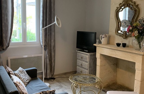 Petit-Palais-et-Cornemps House | Longère, small gîte in the heart of the Saint-Emilion vineyards