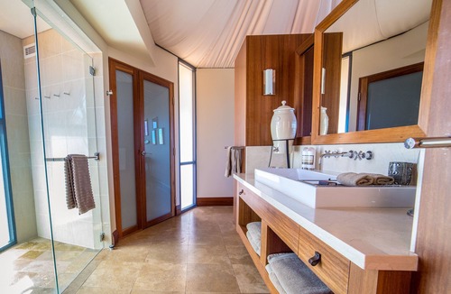 Yulara Cabin | Longitude 131, Beckons