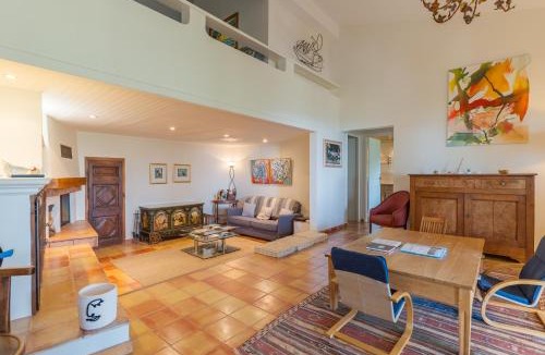 Saignon Villa | Longomai