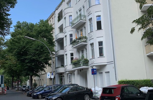 West Berlin Centre Condo | Longterm rent - Beautiful quiet condo at Savignyplatz with 2 Bed/2 Bath, lift