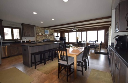 Markesan House | Longview Lodge- A complete package!