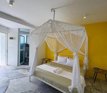 Romblon Island Bed & Breakfast | Lonos Circle Private Garden