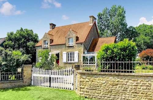 Servon House | Look forward to a wonderful stay in this spacious and cozy vacation home in a rural setting.