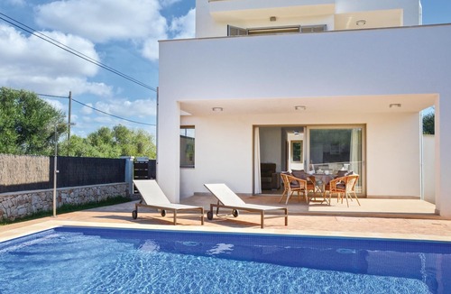 Cala Llombards House | Look forward to this modern and light-flooded vacation home in the immediate vicinity of the most be