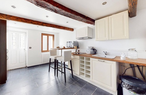 Meaux House | Look forward to this very well located house in the heart of the historic city center of Meaux.
