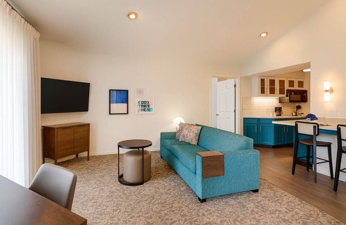 Sunnyvale Hotel | Look No More! 2 Comfortable 2BR Suites, Outdoor Swimming Pool, Pets Allowed!