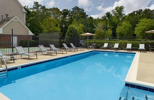 Cary Hotel | Look No More! Full Kitchen, Free Breakfast, Swimming Pool, Pets are Allowed!