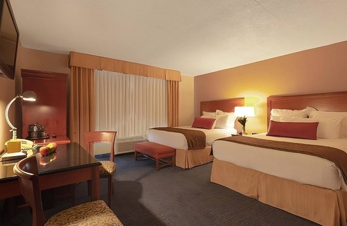 Wenatchee Hotel | Looking for a Peaceful Location w/Relaxing View? Spacious Room w/Large Window