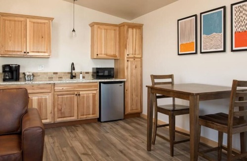 Boardman House | Looking for a Place to Relax? Enjoy the Stunning View of Columbia River w/ Pool