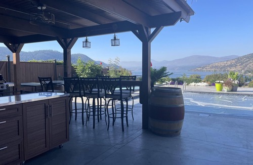Vernon House | Looking for a spectacular stay in the Okanagan at your own 'mini resort'?!n
