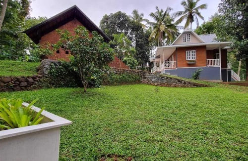 Sulthan Bathery House | Looking for an Ayurvedic holiday at the lap of Kerala's green haven "Wayanad".