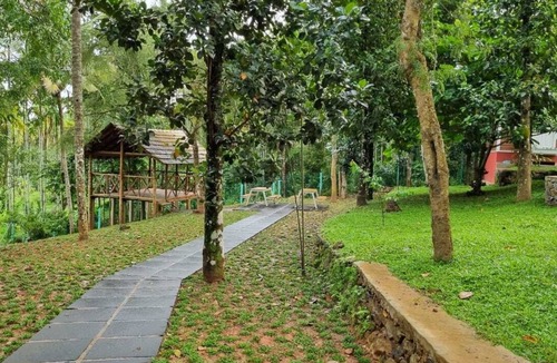 Sulthan Bathery House | Looking for an Ayurvedic holiday at the lap of Kerala's green haven "Wayanad".