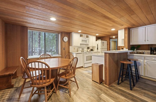 Overlook Park House | Lookout 3 - SHARC Passes, Walk to SHARC, Sunriver Traditional