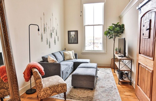 Monroe Apartment | Lookout Loft over the Monroe Square