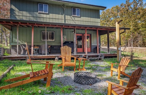 Mentone House | Lookout Mountain Retreat: Games, Big Yard, Pets OK