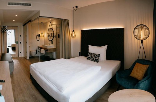 Eislingen/Fils Hotel | LOOM Hotel & Skybar