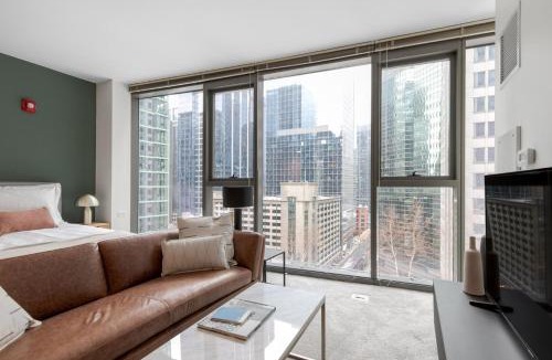 Downtown Chicago Apartment | Loop Studio w Gym Pool nr Financial District CHI-209