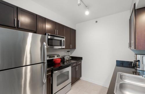 Downtown Chicago Apartment | Loop Studio w Gym Pool nr Financial District CHI-209