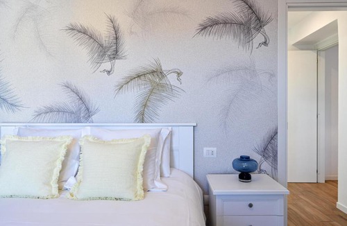 Albate Apartment | Lora Luxury Suite 6 ,free private parking, self check in, air conditioner