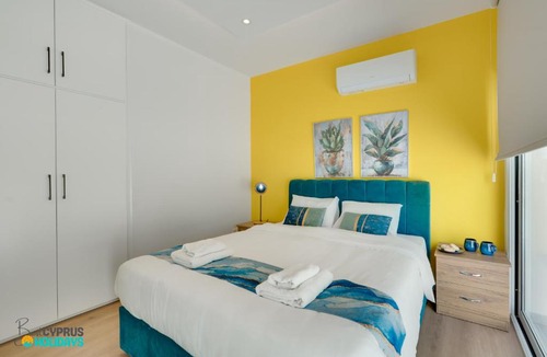 Oroklini Apartment | Lordos Deluxe 2bd Duplex with pool and Seaview