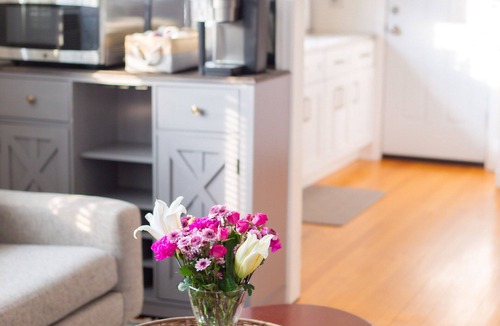 Lordship House | Lordship Charmer HAS IT ALL! Comfortable stay, accessible, family friendly!