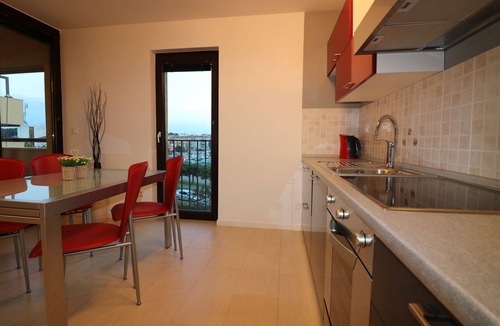 City Center Apartment | Lorena Premium apartment with sea views in the city center 200 m from the beach