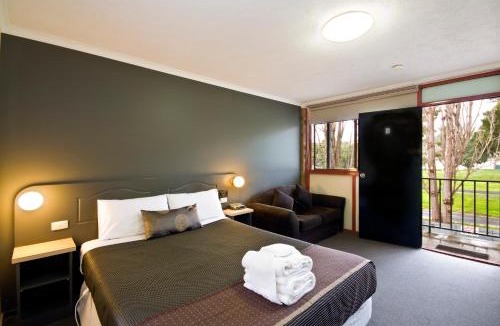 Lorne Hotel | Lorne Coachman Inn