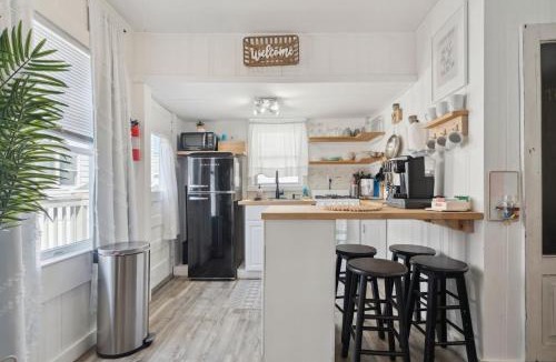 Hampton House | Lorraine's Landing 2 Min to Beach Pet-Friendly