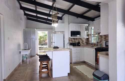 Springfield Apartment | LORRAINE UNIT A-Beautiful 3 Bedroom Beach Apartment in Cattlewash St. Joseph