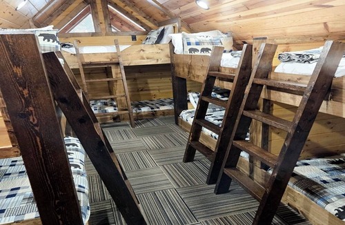 Broken Bow Cabin | Lost Creek Lodge-Well Appointed Lodge, Pool Table, Bunk House, Hot Tub, Play Set