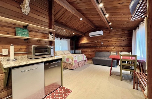 Mazama Apartment | Lost River Resort Studio Cabin #1 Dog friendly, Close to North Cascades!