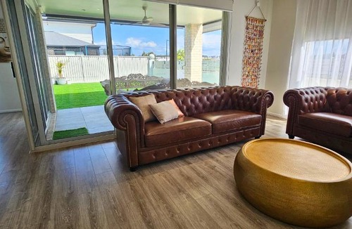 Mango Hill House | Lotus Grand Home in Mango Hill Sleeps 8